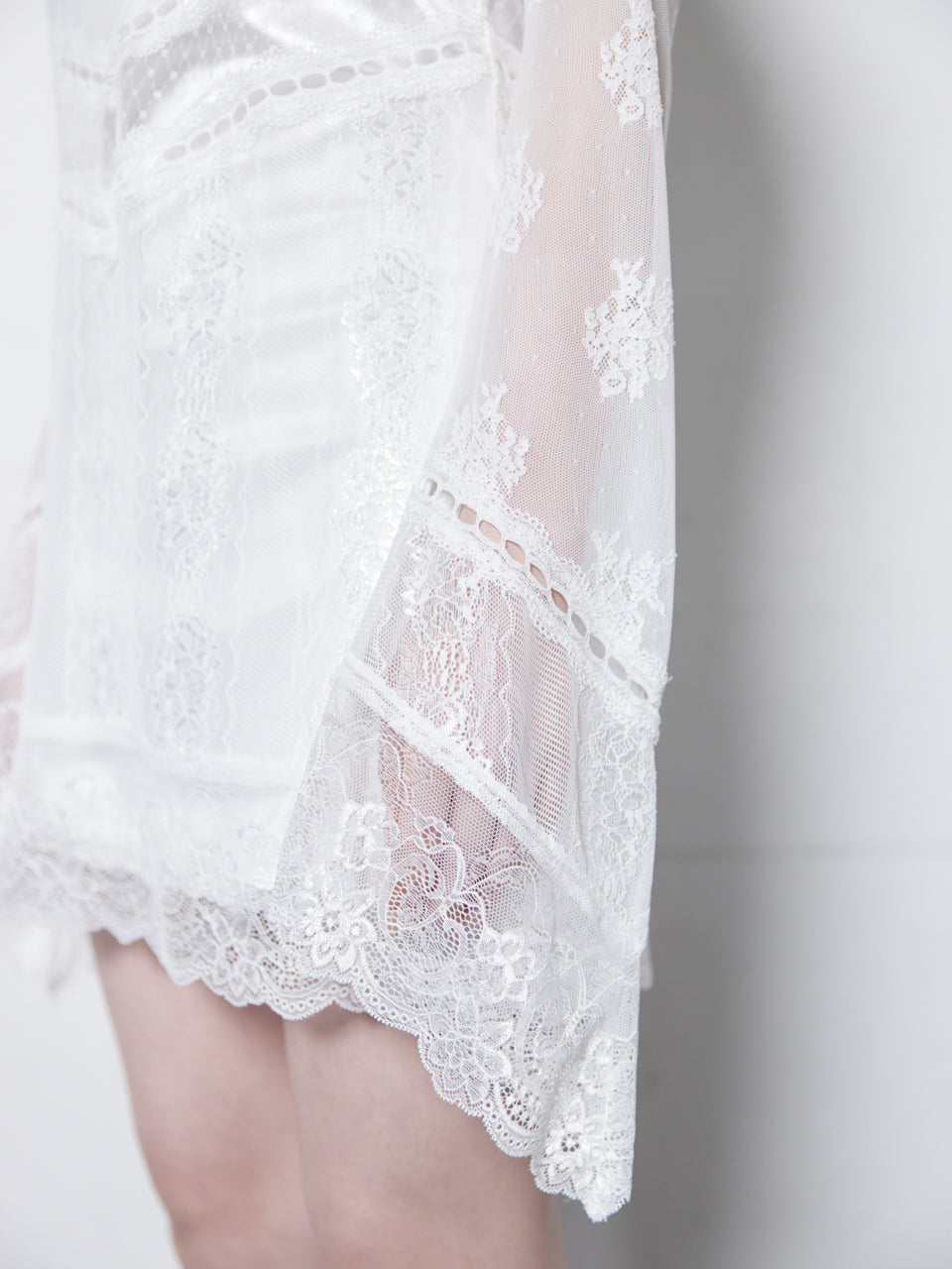 【Back in stock】Veil Off-shoulder Dress(White)