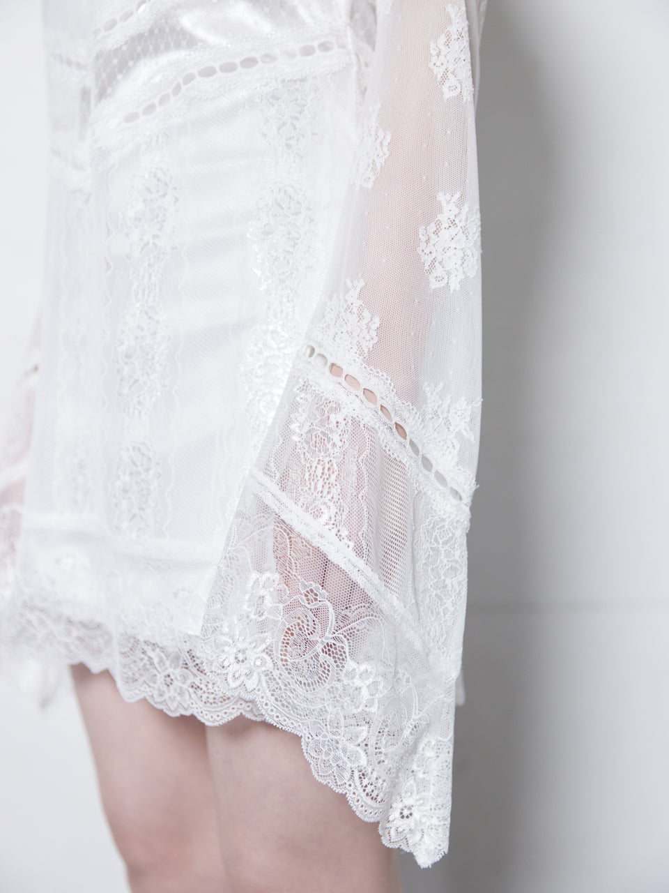 【Back in stock】Veil Off-shoulder Dress(White)