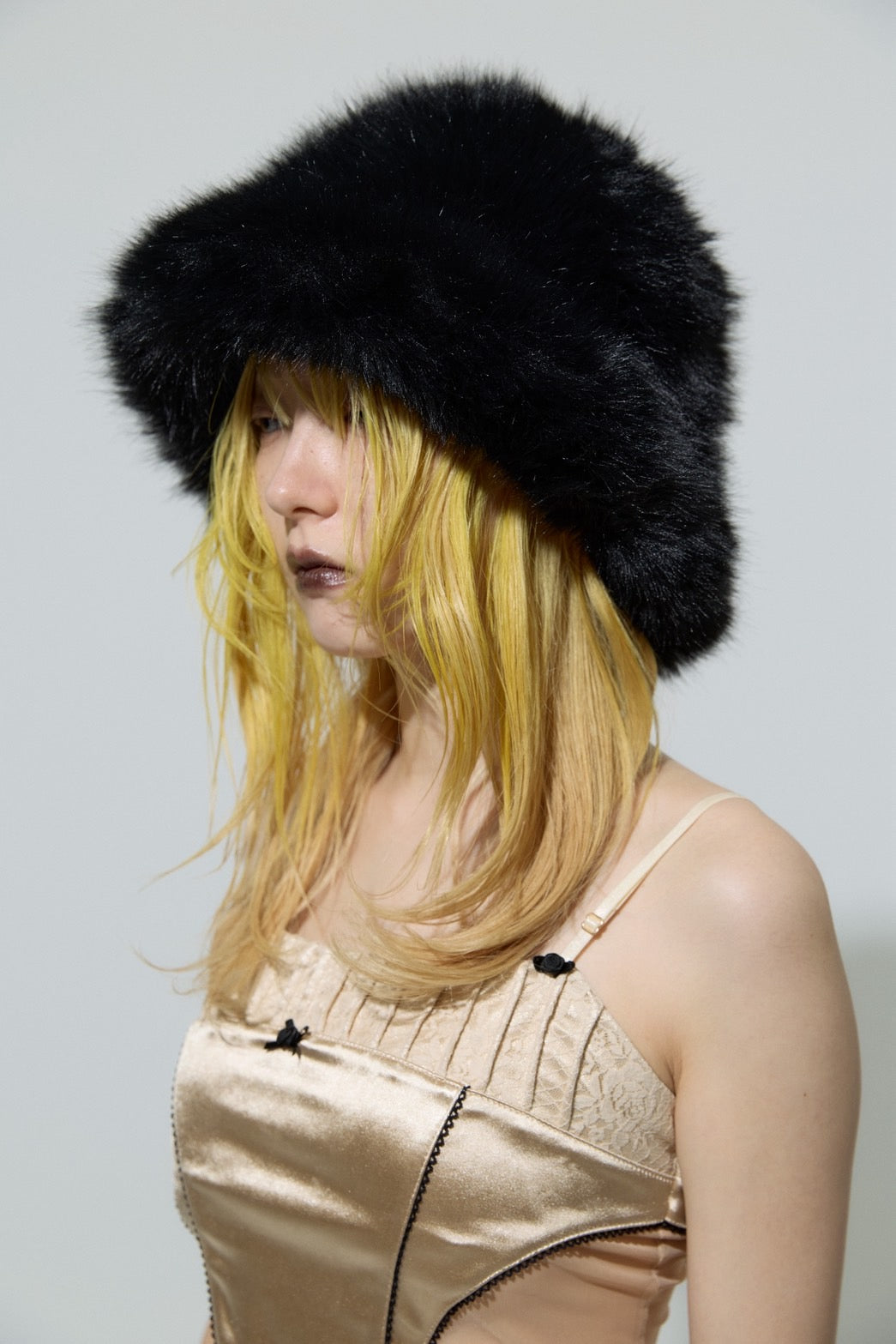 Extra Fur Bucket(Black)