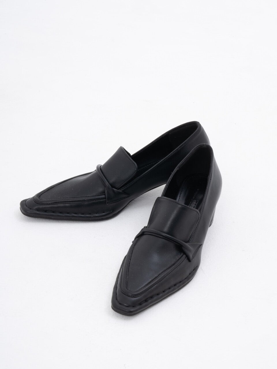 Pointed Loafer(White)