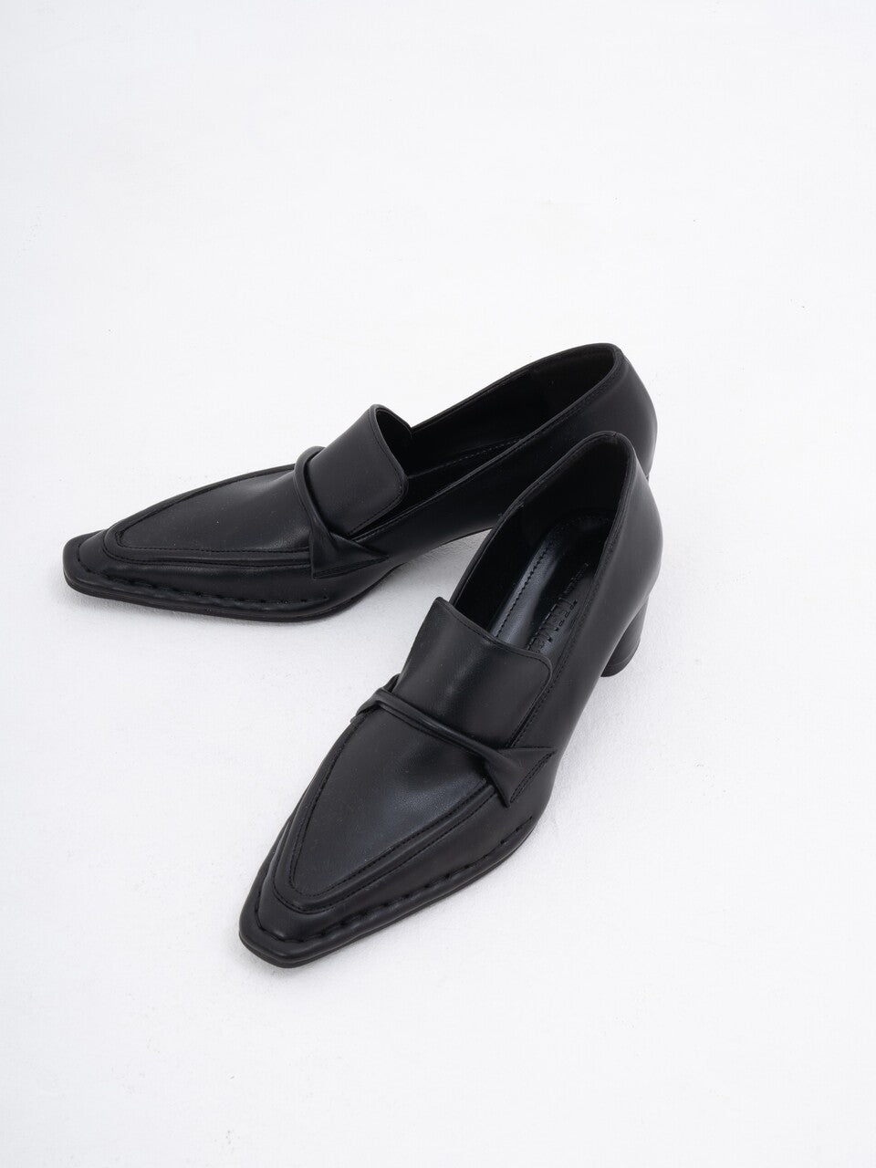 Pointed Loafer(White)