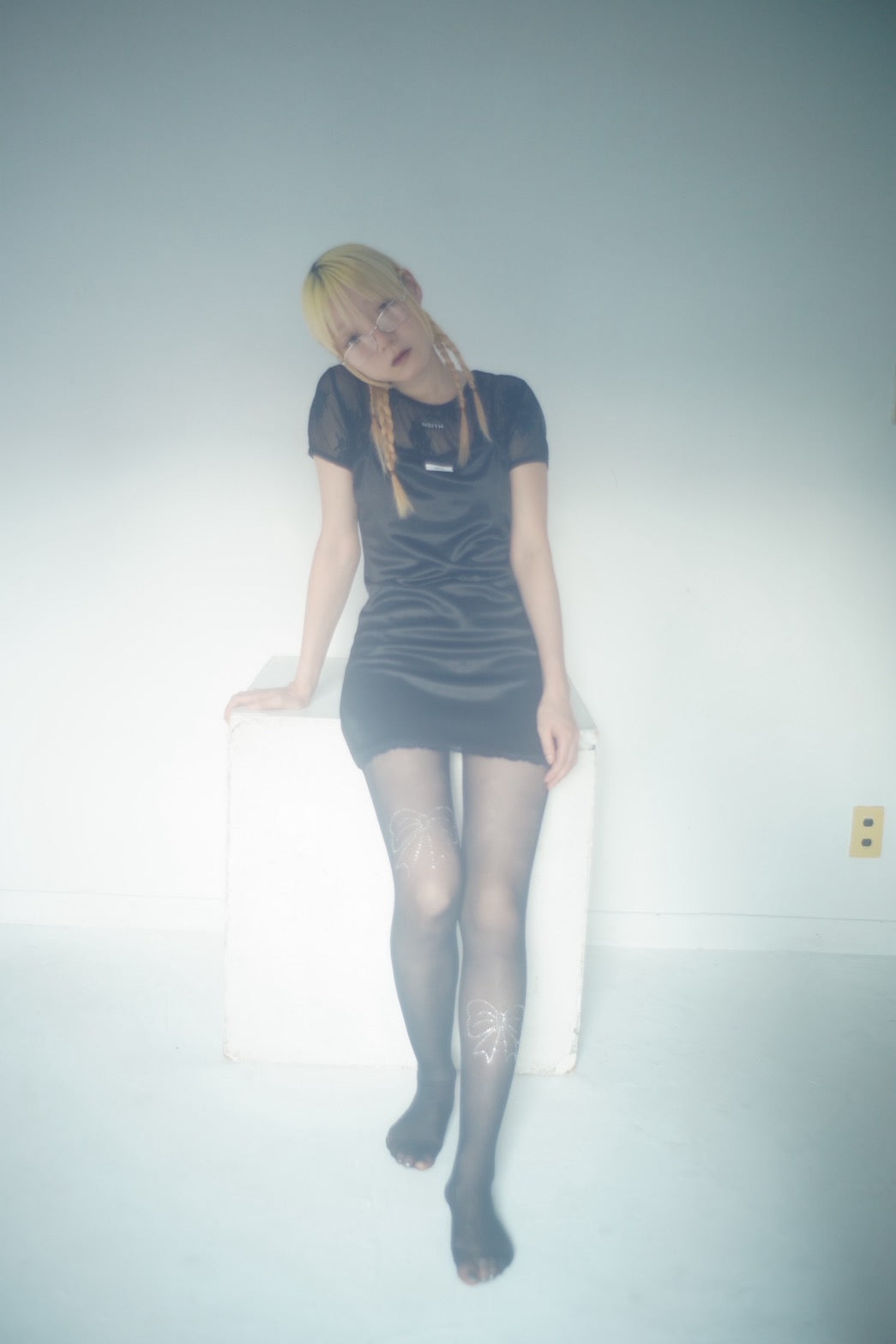 Ribbon Motif Sheer Tights