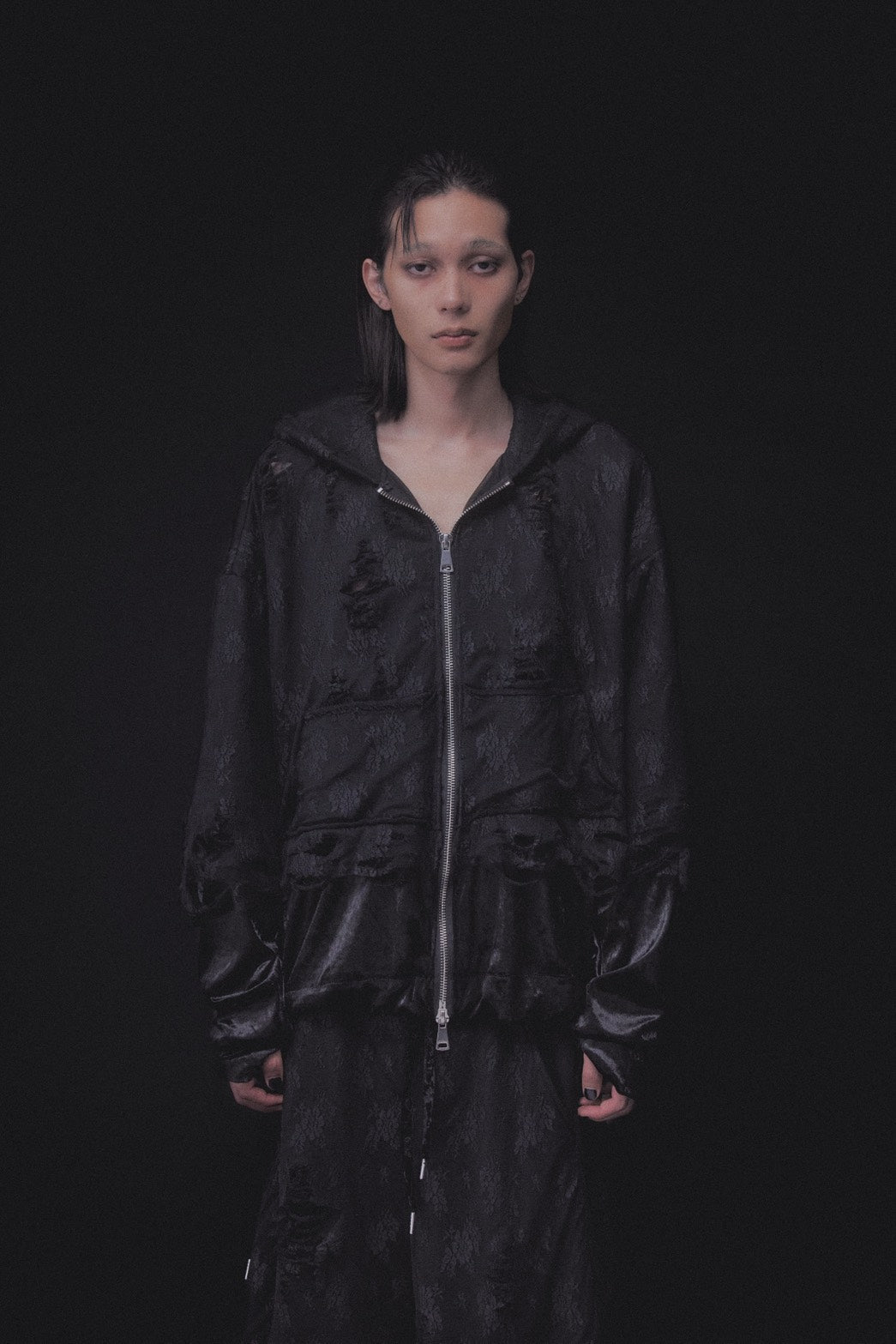 【10月中旬】Lace Crush Velours Hoodie