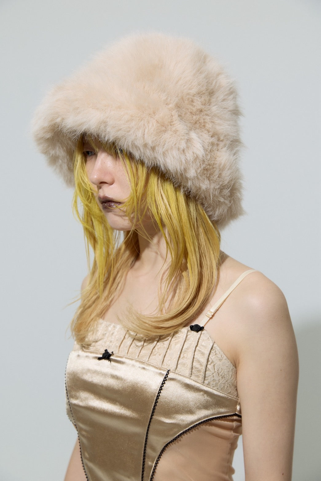 Extra Fur Bucket(Beige)