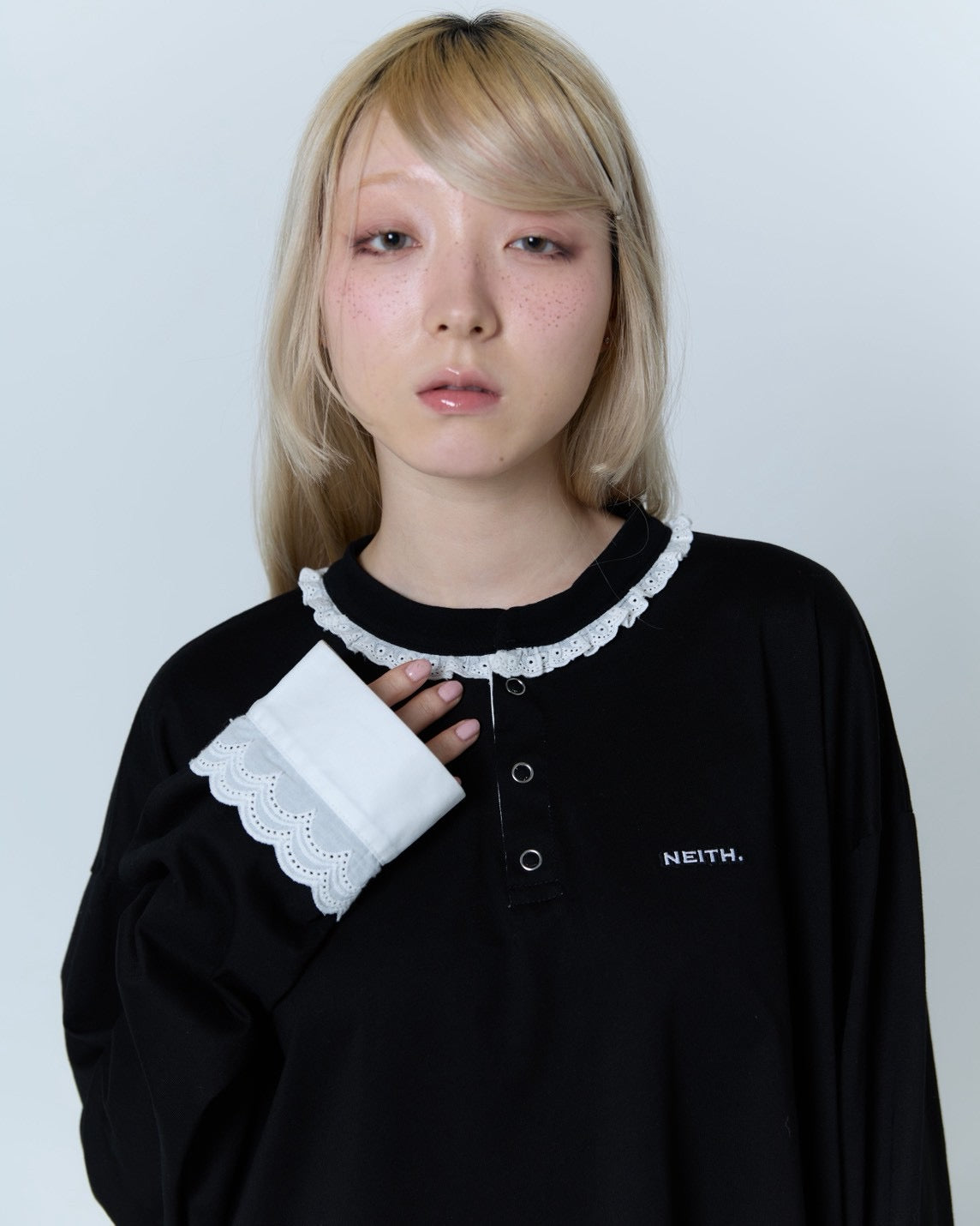 【Last1】Henley Neck Lace Top (Black)