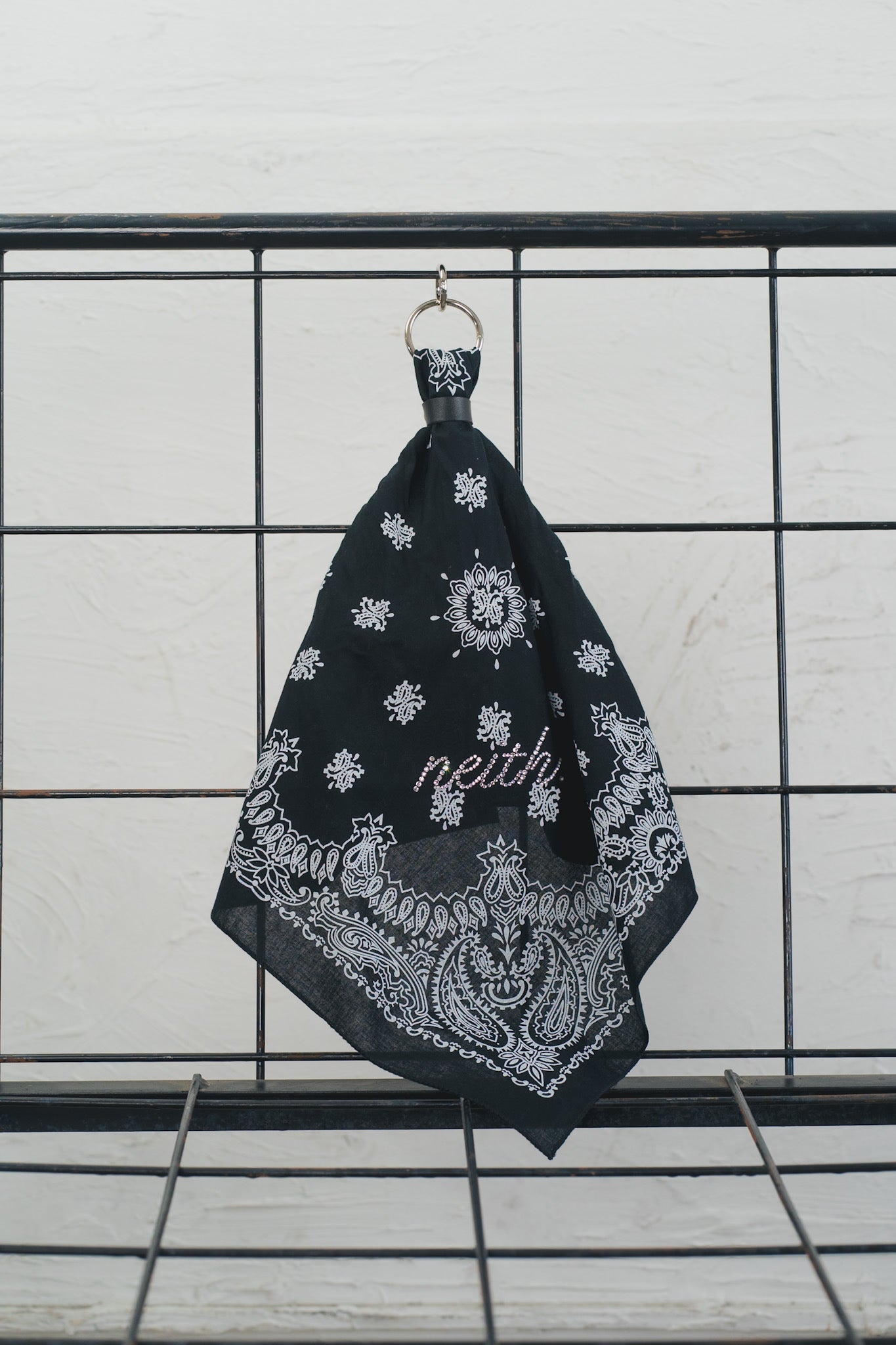 neith. Bandanaskirf Charm