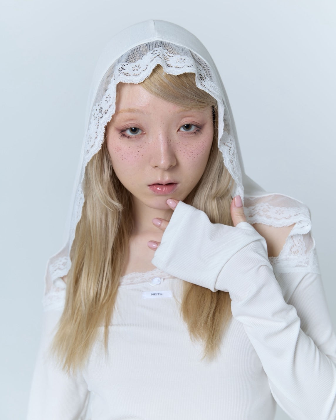 Veil Off-shoulder Top (White)