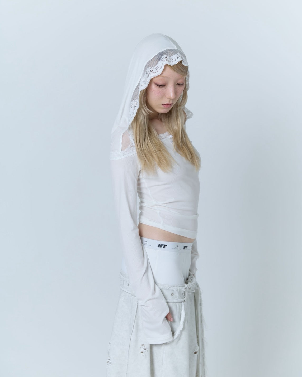 Veil Off-shoulder Top (White)