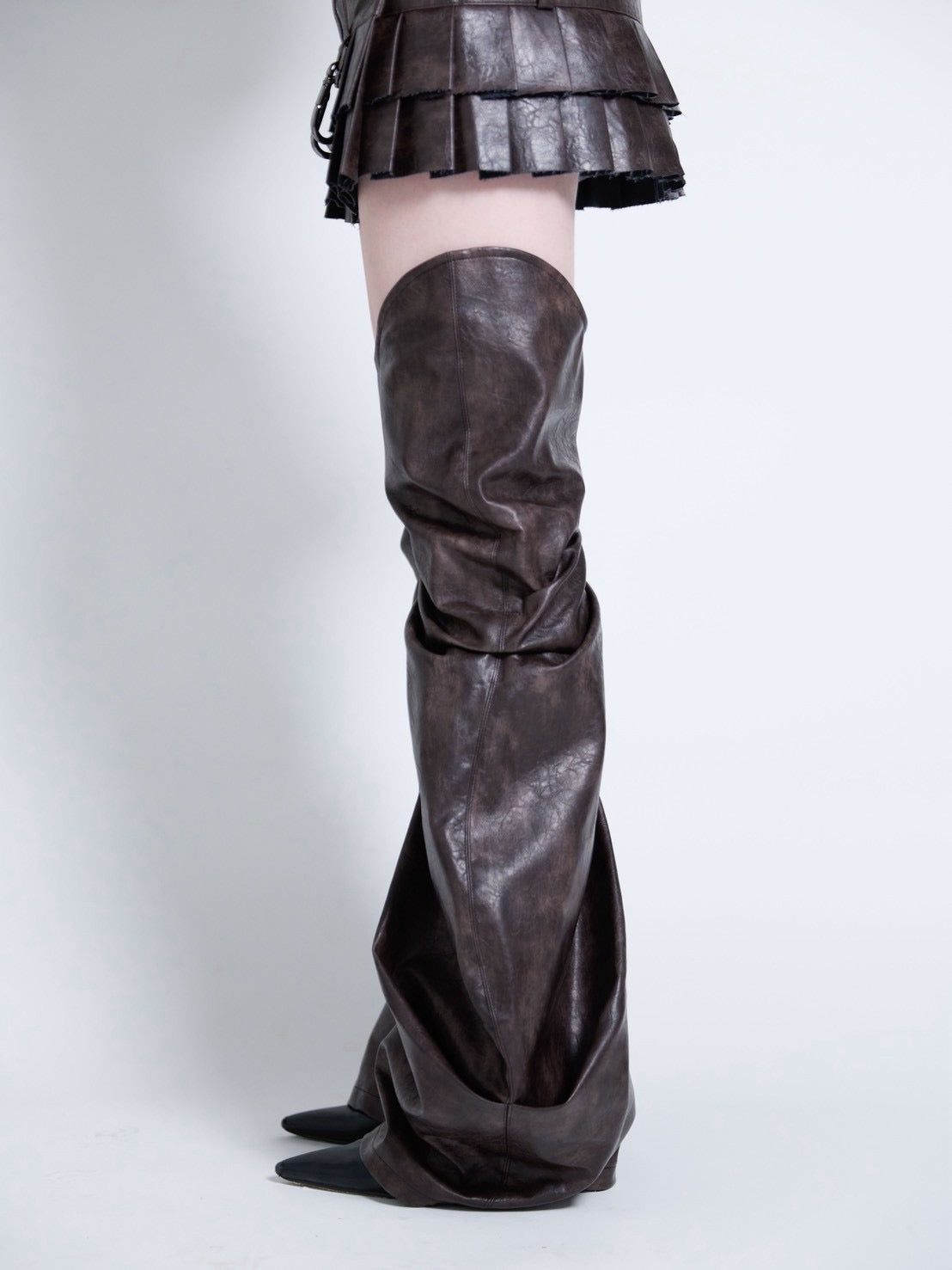 Curve Leather Leg Cover(Brown)