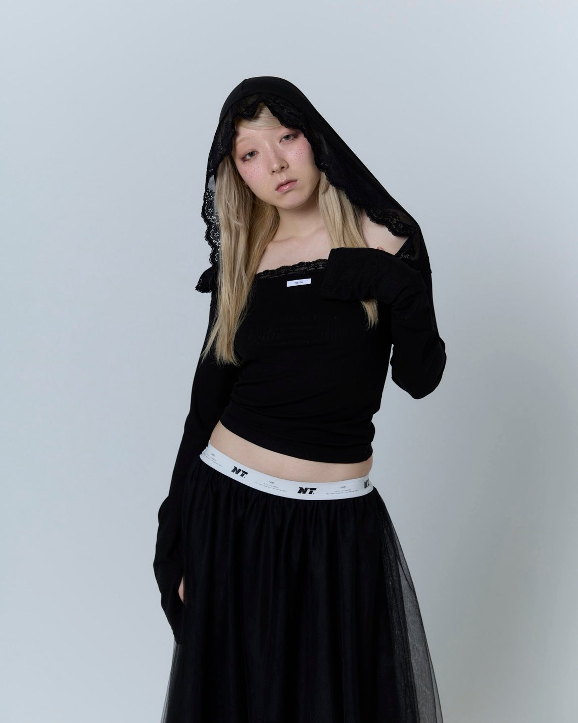 Veil Off-shoulder Top (Black)