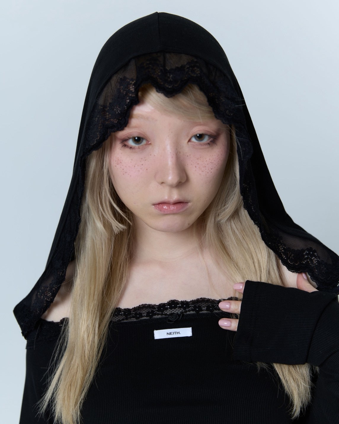 Veil Off-shoulder Top (Black)