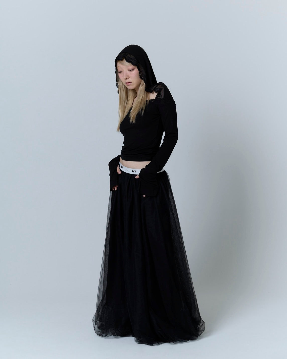 Veil Off-shoulder Top (Black)