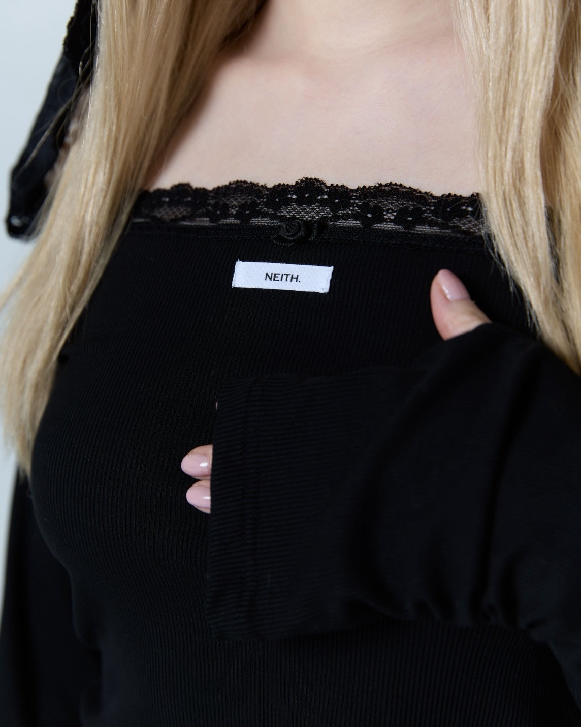 Veil Off-shoulder Top (Black)