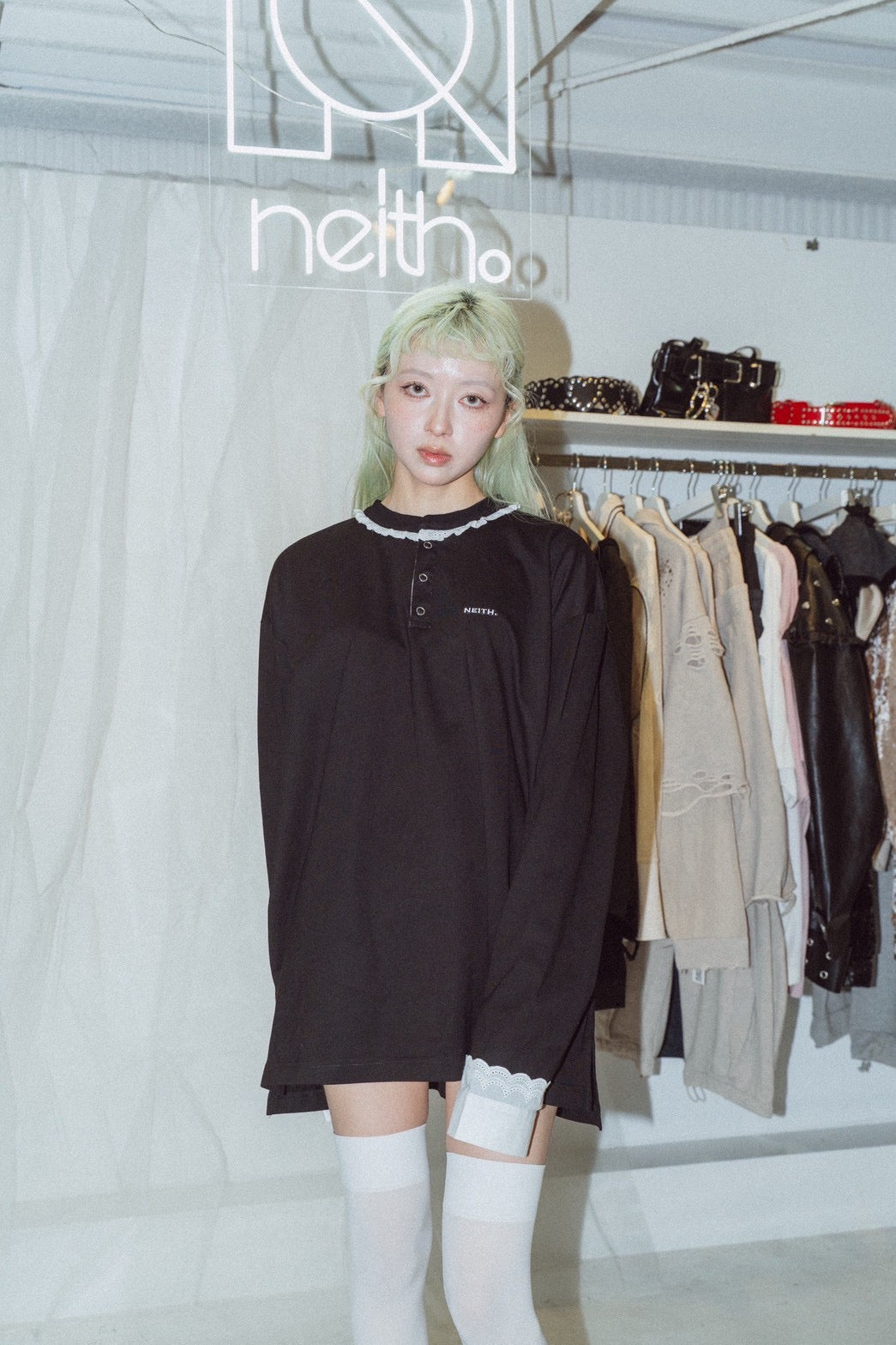 【Last1】Henley Neck Lace Top (Black)