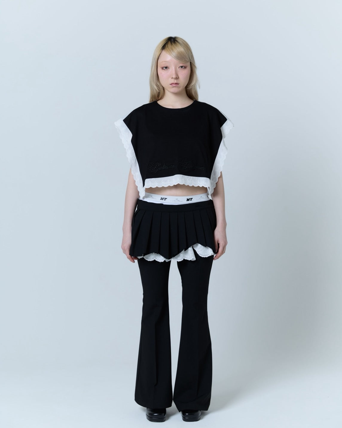 Destroyed Flare Trousers (Black）