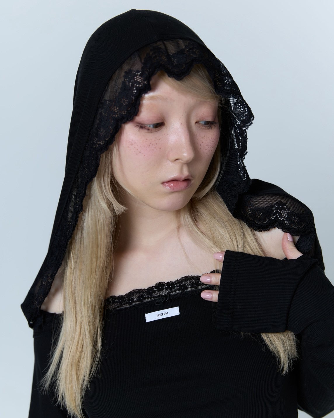 Veil Off-shoulder Top (Black) – neith.onlinestore