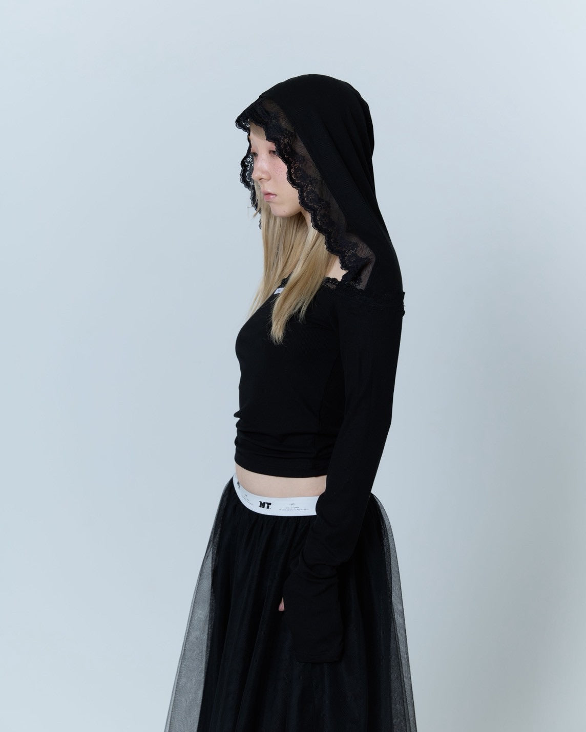 Veil Off-shoulder Top (Black)