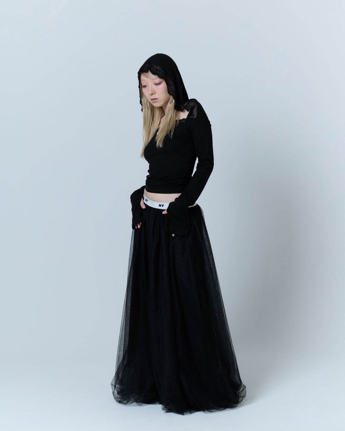 Veil Off-shoulder Top (Black)