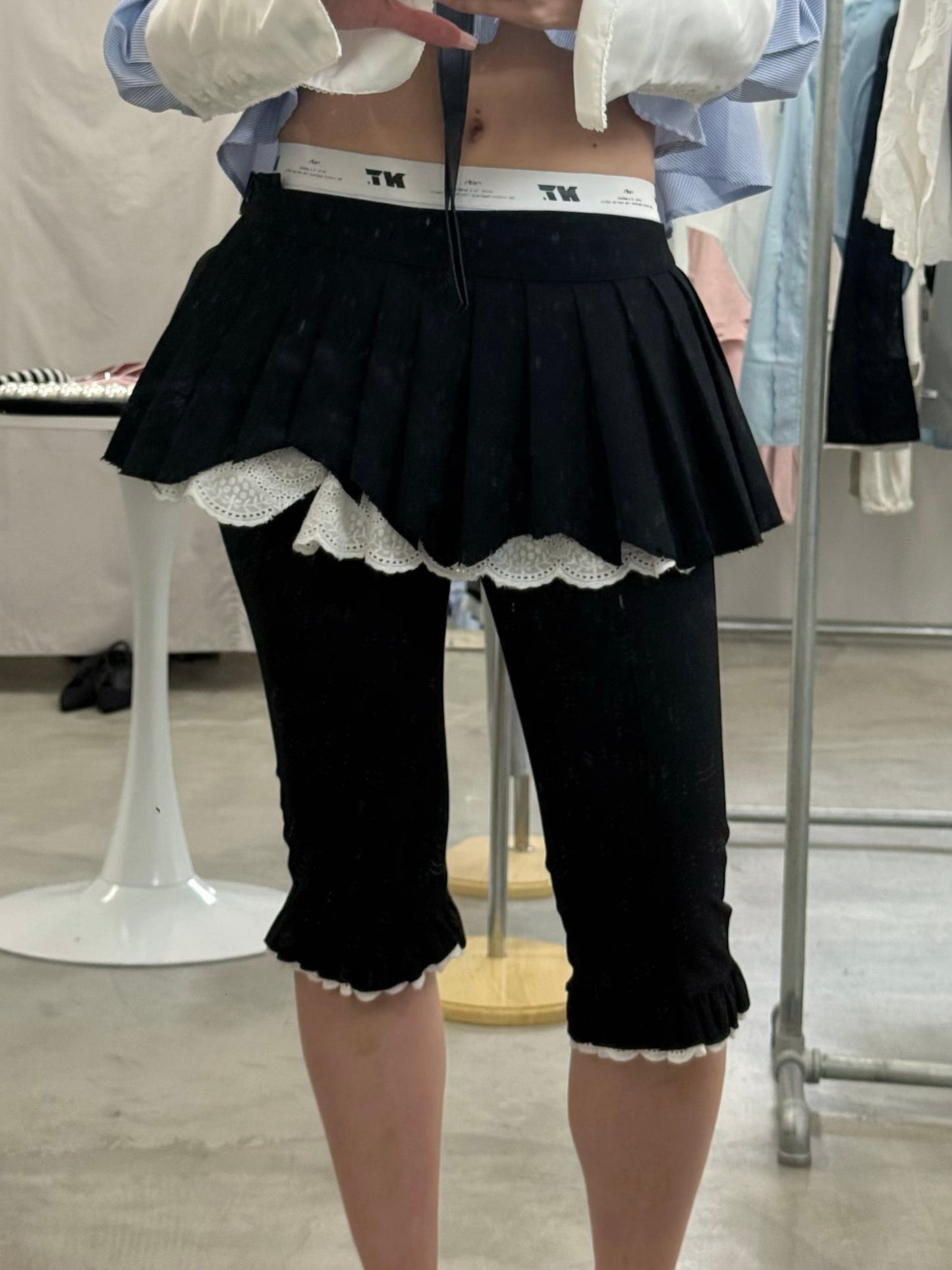 【5月中旬】Destroyed Micro Mini Skirt (Black)