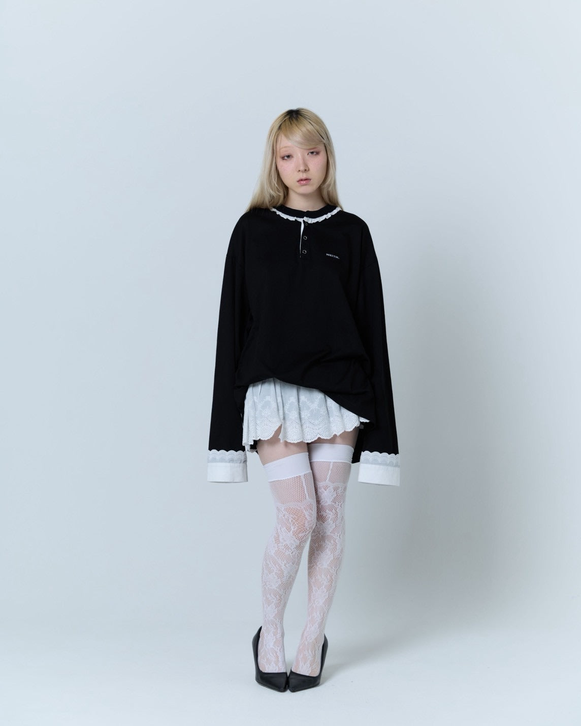 【Last1】Henley Neck Lace Top (Black)