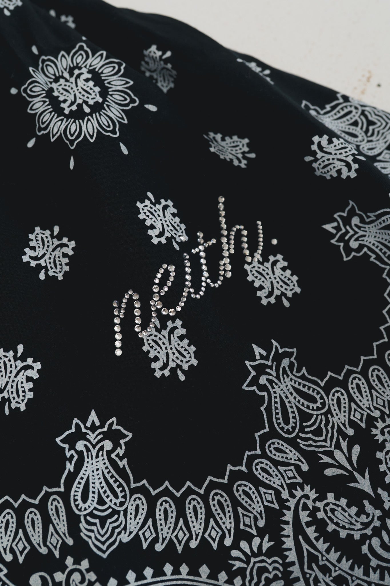 neith. Bandanaskirf Charm