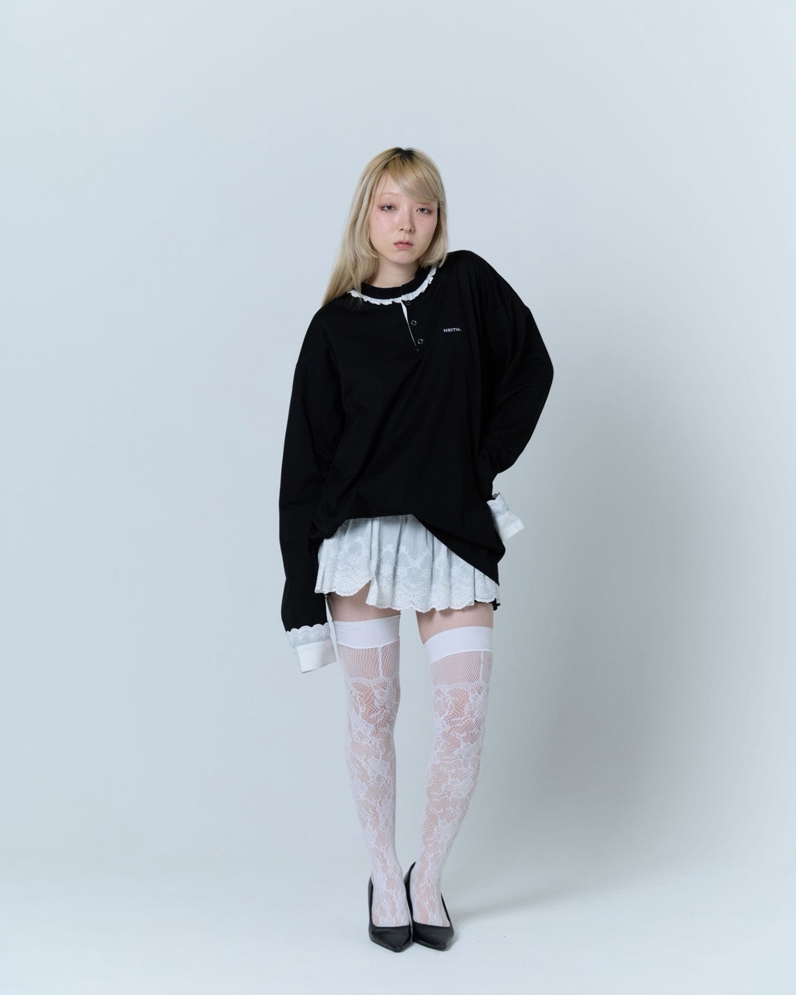 【Last1】Henley Neck Lace Top (Black)