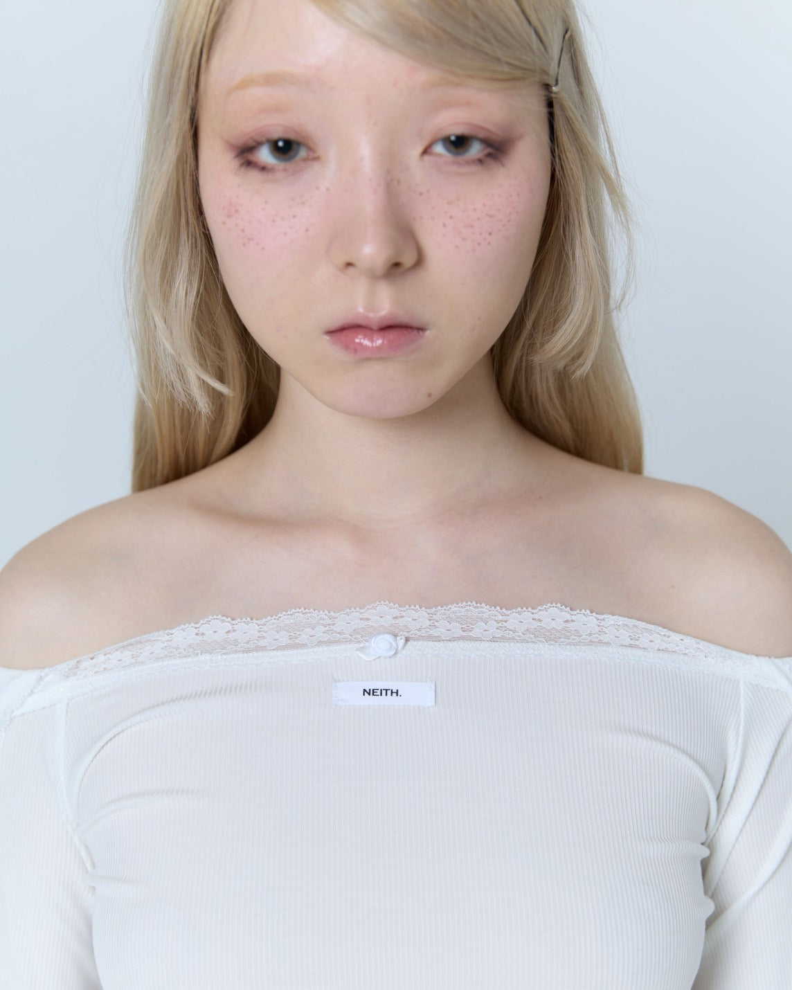 Veil Off-shoulder Top (White)