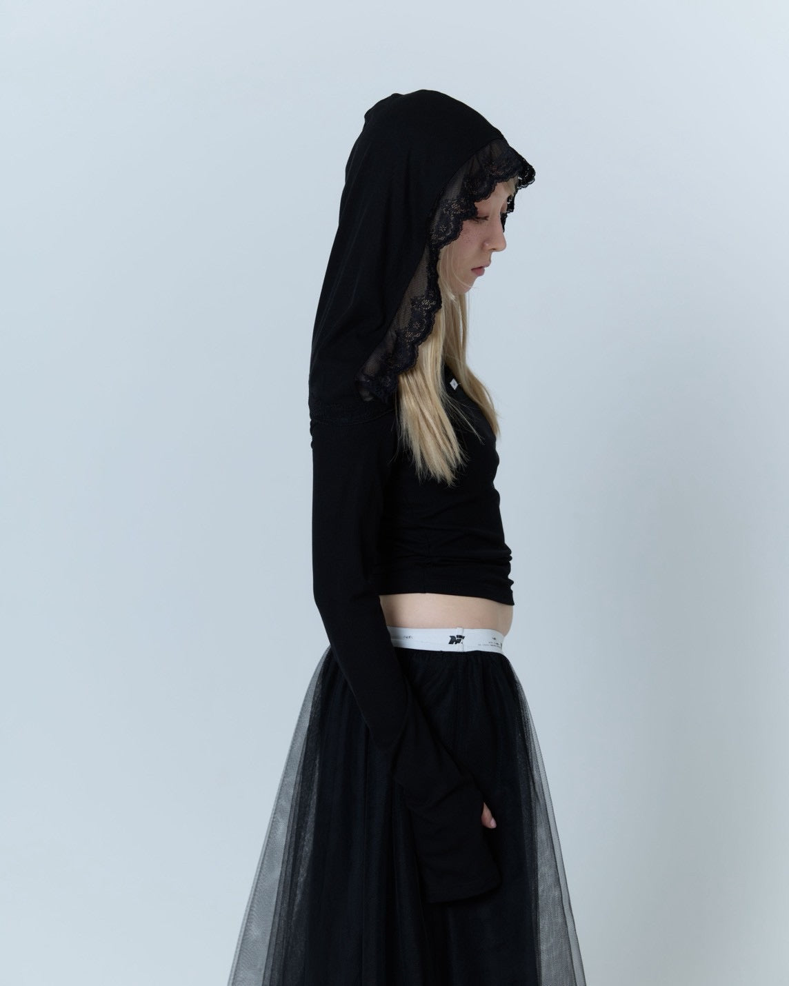 Veil Off-shoulder Top (Black)