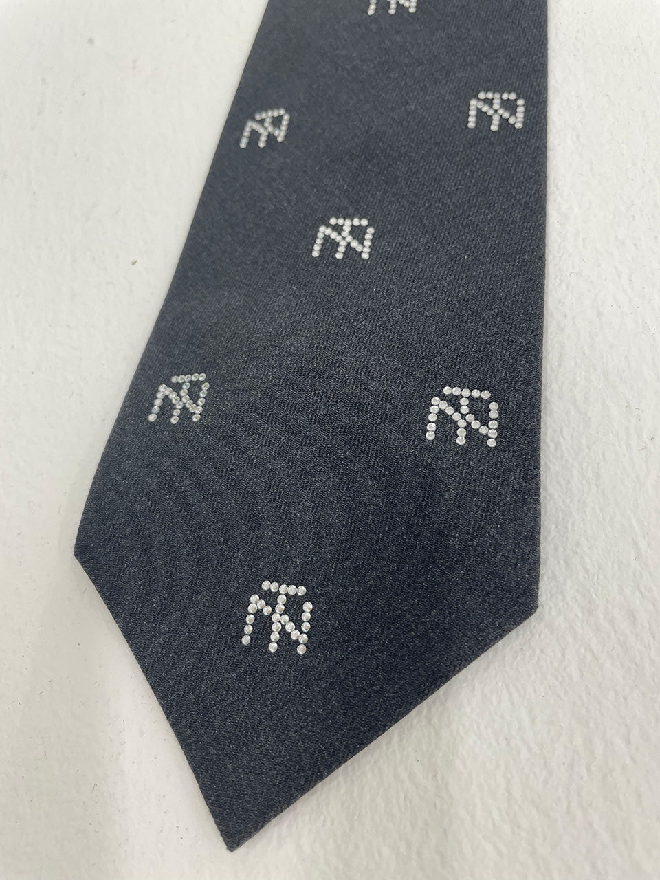 NT Bijou Necktie (Gray)