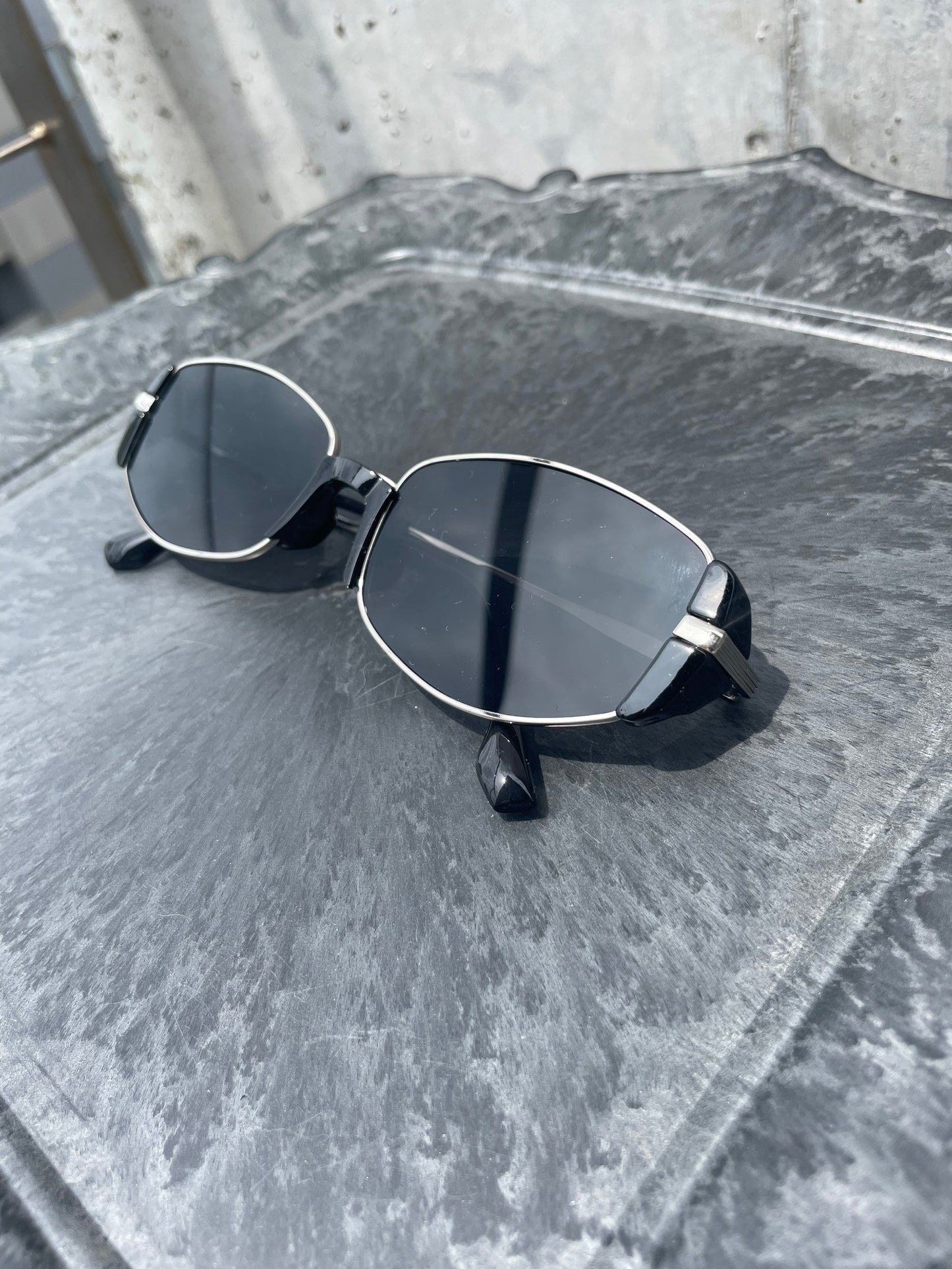 Oval Shades（Black×Silver）