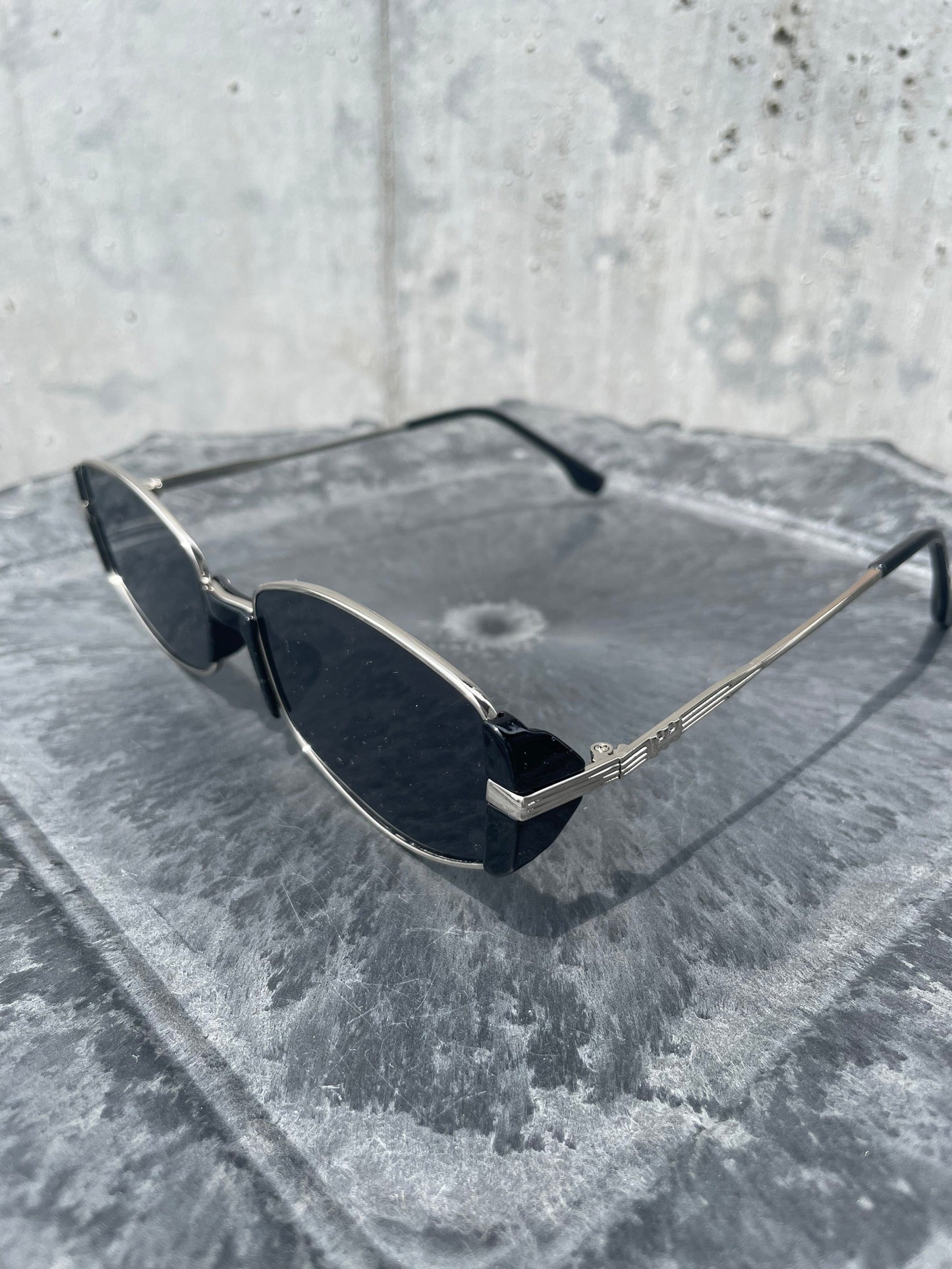 Oval Shades（Black×Silver）