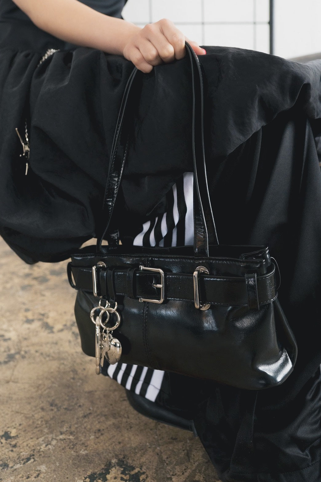 Wide Shoulder Tote(with Charm)